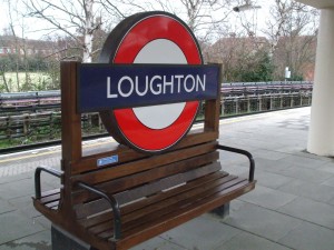 Loughton_station_roundel